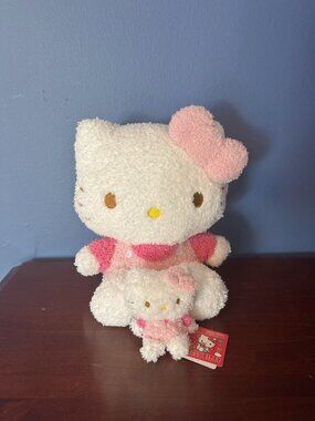 NWT Set 11.8”/3.3” Sanrio Hello Kitty Happy Series Fuzzy Pink Plush Round1